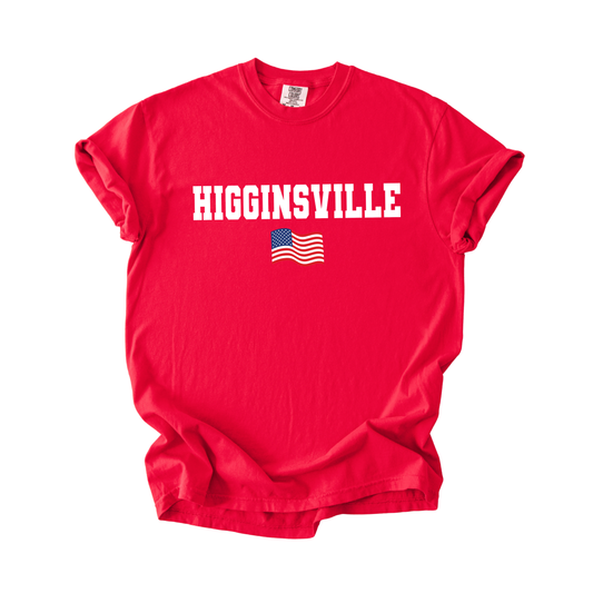 HIGGINSVILLE FLAG TEE | RED